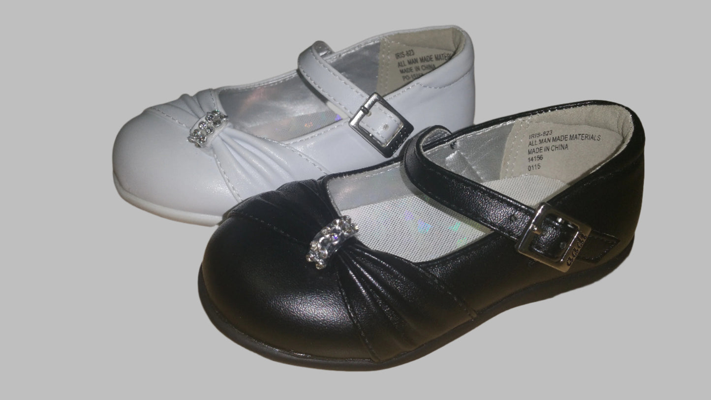 This simple Maryjane infant girls shoe, white girls Baptism shoe. Shop boys and girls baby infant shoes in GTA, Mississauga. Shop online Canada for dressy kids shoes.