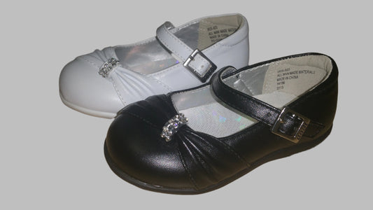 This simple Maryjane infant girls shoe, white girls Baptism shoe. Shop boys and girls baby infant shoes in GTA, Mississauga. Shop online Canada for dressy kids shoes.