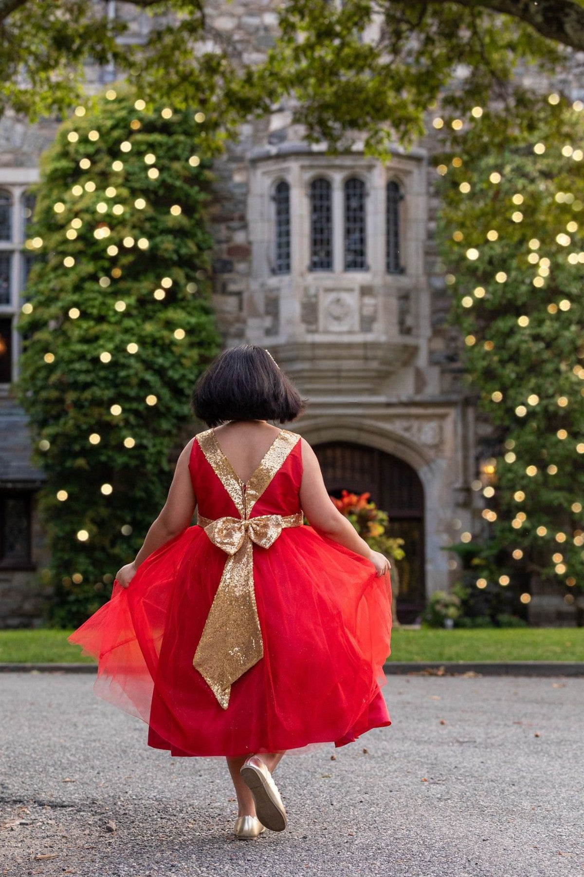 Sequined V Back Bow Girls Plus Size Fancy Party Dress. Shop Canada for plus size girls fancy dresses, girls formal dress and frocks greater Toronto area Canada.